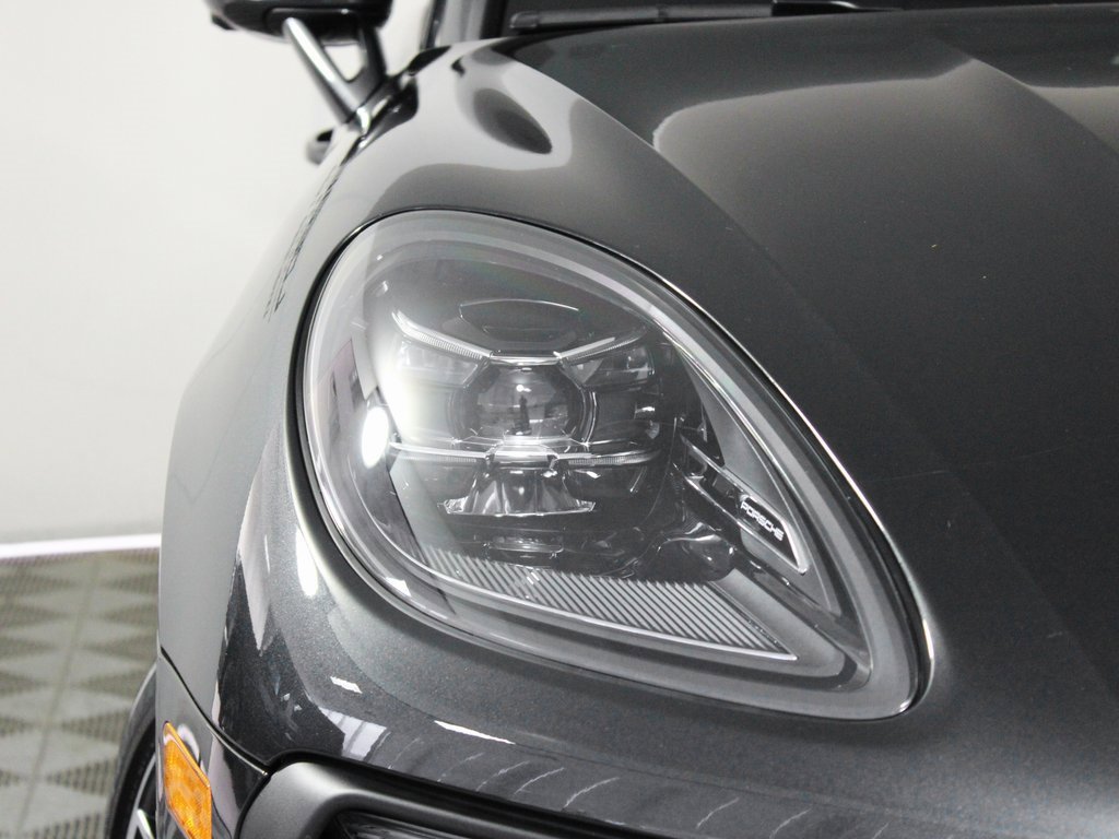 Used 2026 Porsche Macan image 11