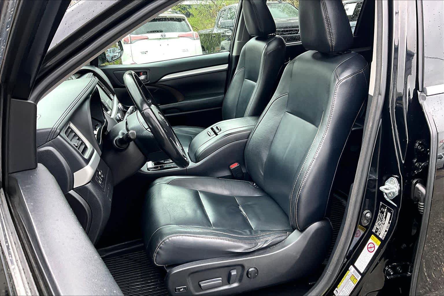 Used 2018 Toyota Highlander XLE AWD/4WD image 9