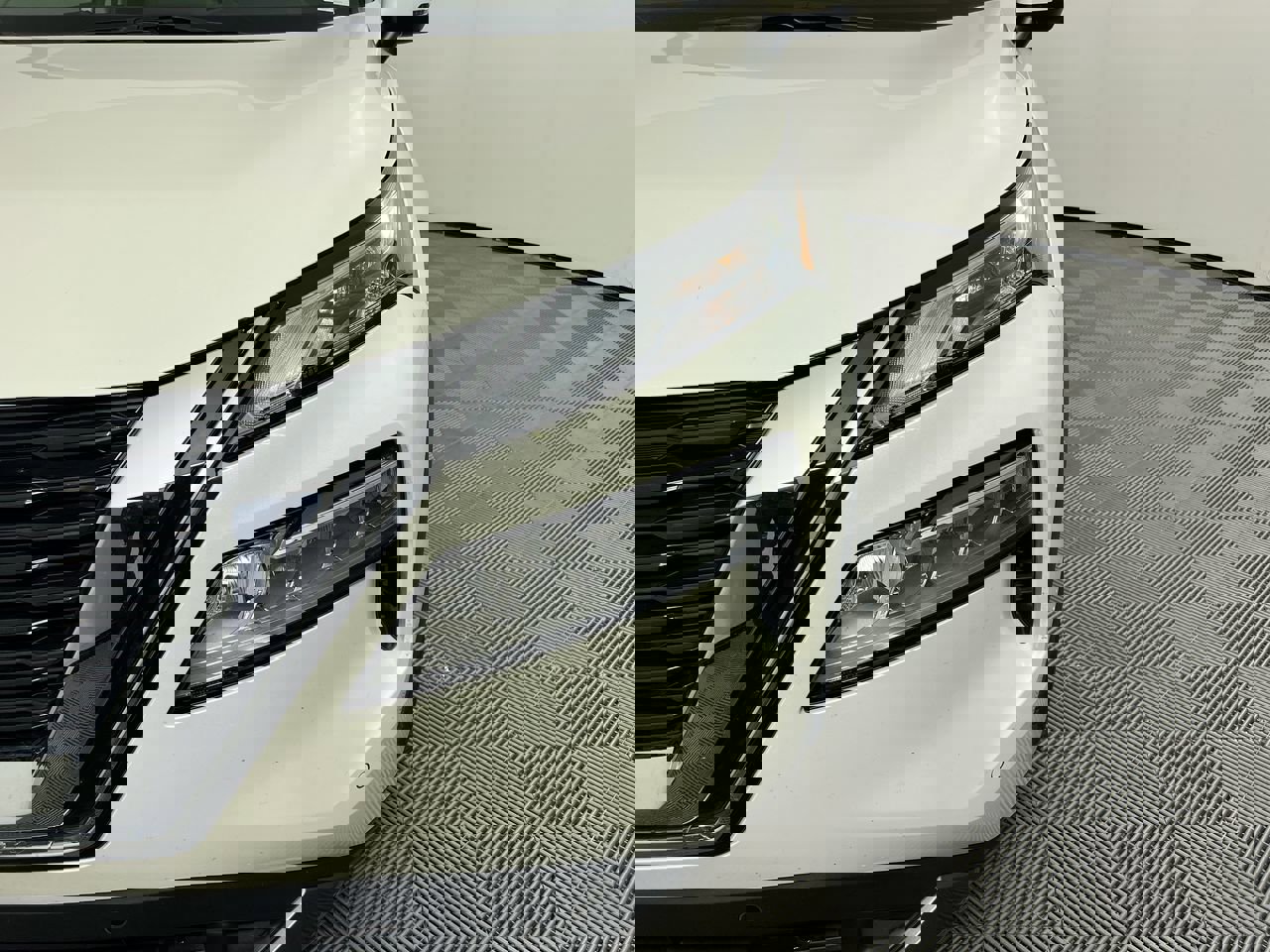 Used 2023 Nissan Rogue SL w/ SL Premium Package image 9