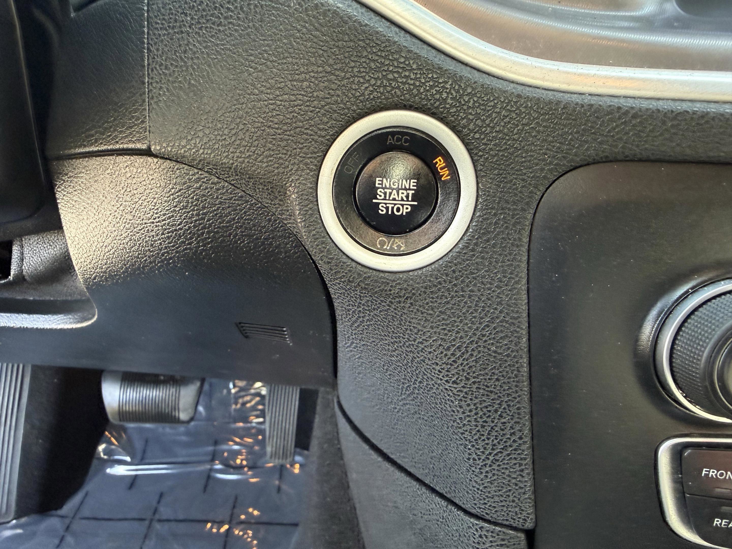 Used 2022 Dodge Charger SXT w/ Blacktop Package image 21