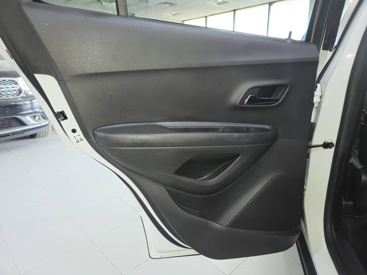 Used 2019 Chevrolet Trax LT w/ LT Convenience Package FWD image 19