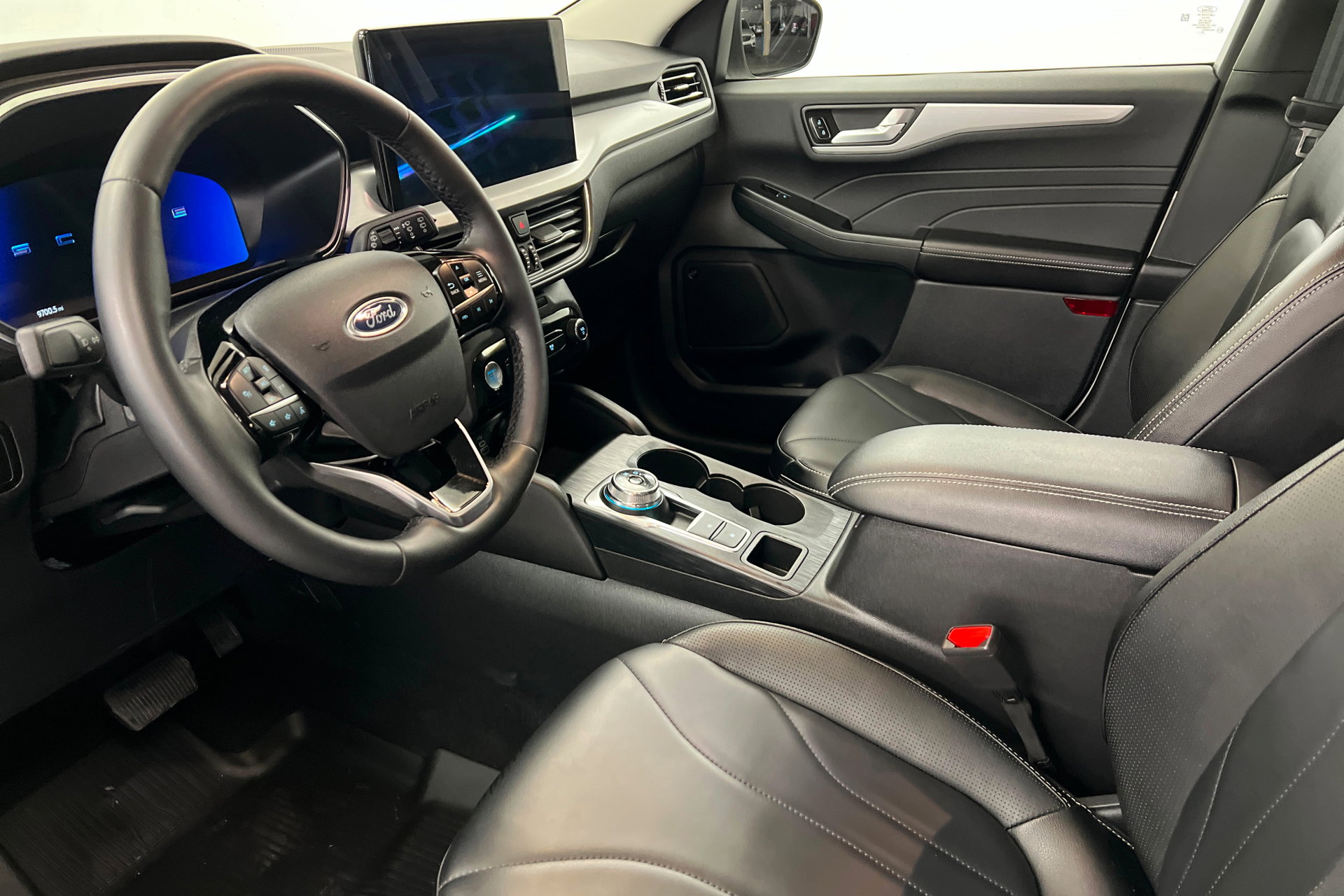 Used 2025 Ford Escape SE w/ PHEV Premium Package image 16