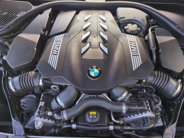 Used 2022 BMW 750i xDrive w/ M Sport Package AWD/4WD image 20