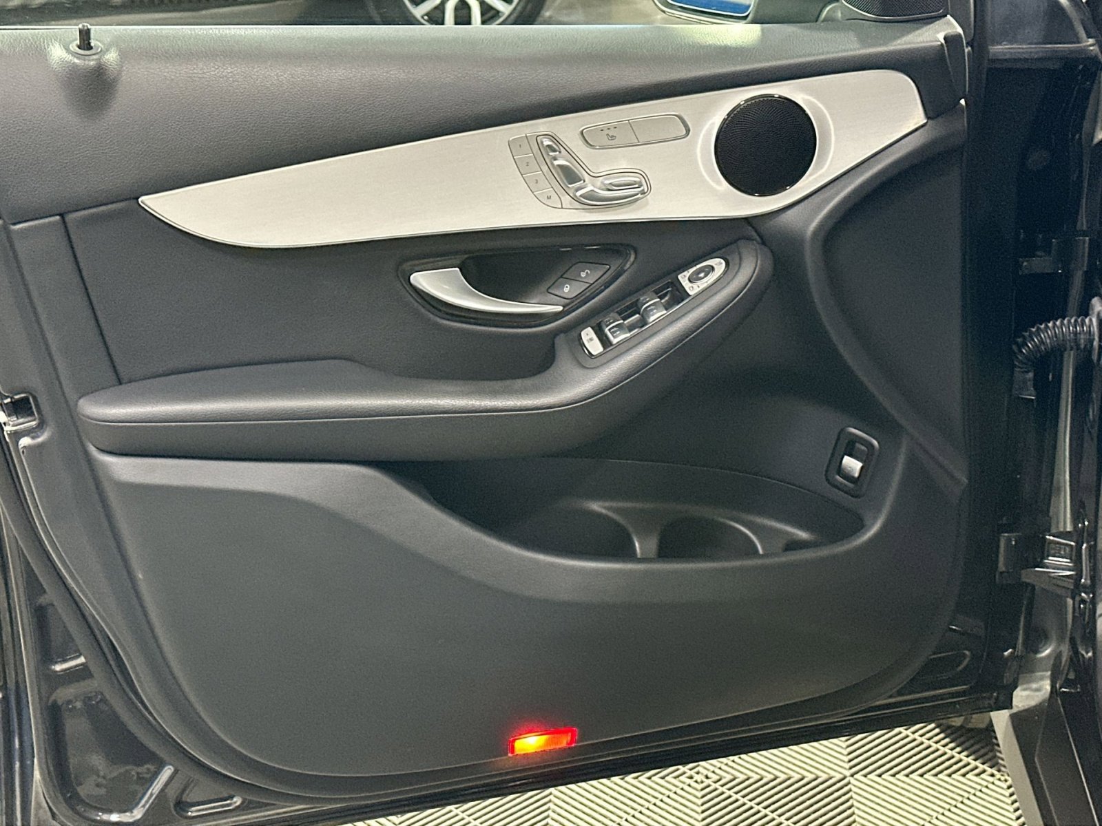 Used 2022 Mercedes-Benz GLC 300 4MATIC image 15