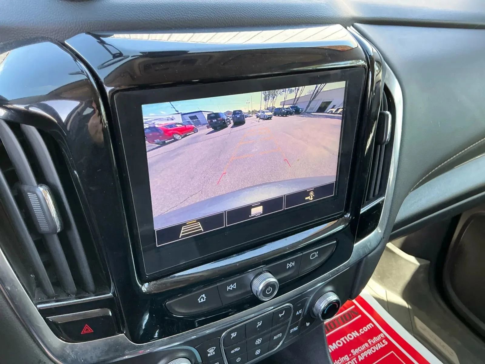 Used 2021 Chevrolet Traverse LT image 32