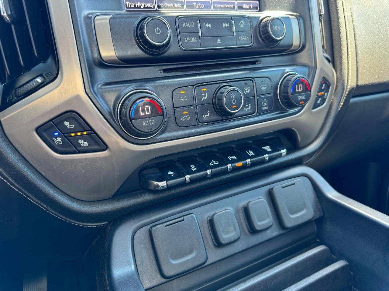 Used 2019 GMC Sierra 2500 Denali w/ Duramax Plus Package AWD/4WD image 20