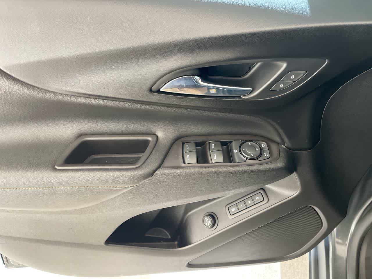 Used 2018 Chevrolet Equinox Premier AWD/4WD image 13