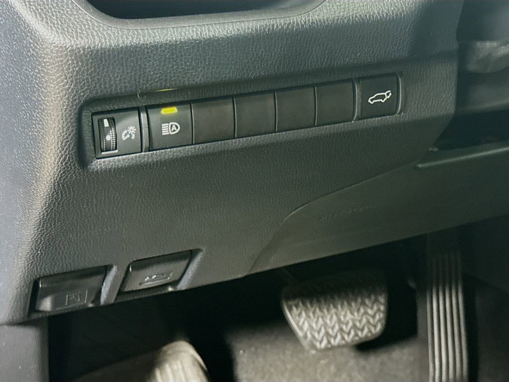 Used 2023 Toyota RAV4 XLE w/ Convenience Package image 10