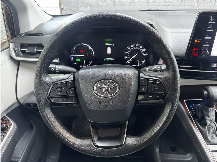 Used 2024 Toyota Sienna LE AWD/4WD image 20
