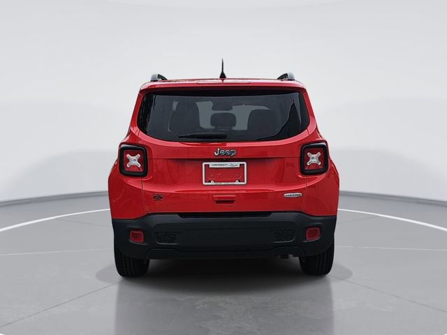 Used 2019 Jeep Renegade Latitude FWD image 4