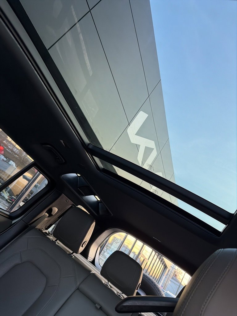 Used 2024 Land Rover Defender 110 S image 19