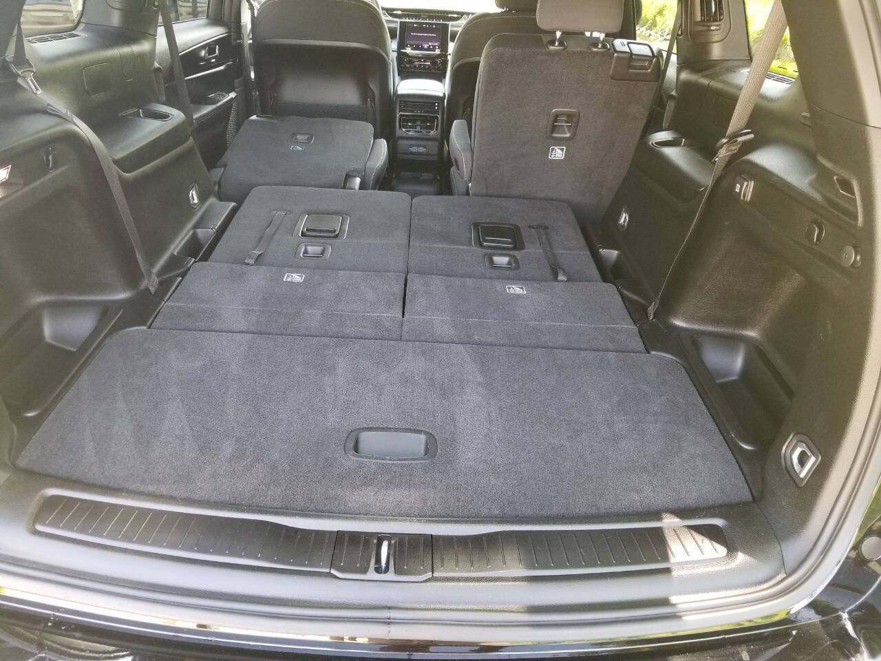 Certified 2025 Jeep Grand Cherokee L Laredo w/ Trailer Tow Package AWD/4WD image 21