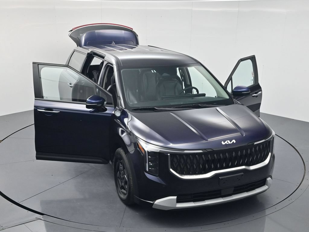 Used 2025 Kia Carnival FWD image 49