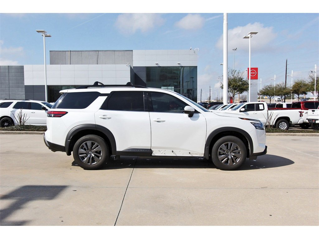 Used 2025 Nissan Pathfinder SV w/ Cargo Package image 7