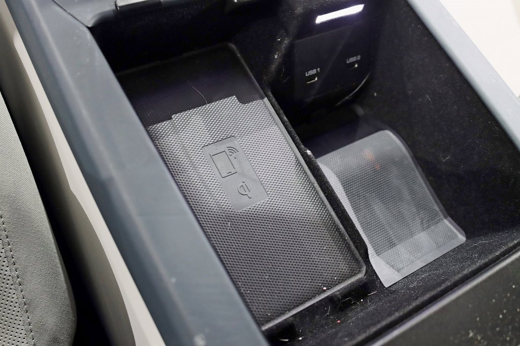 Used 2023 Porsche Cayenne Platinum Edition image 25