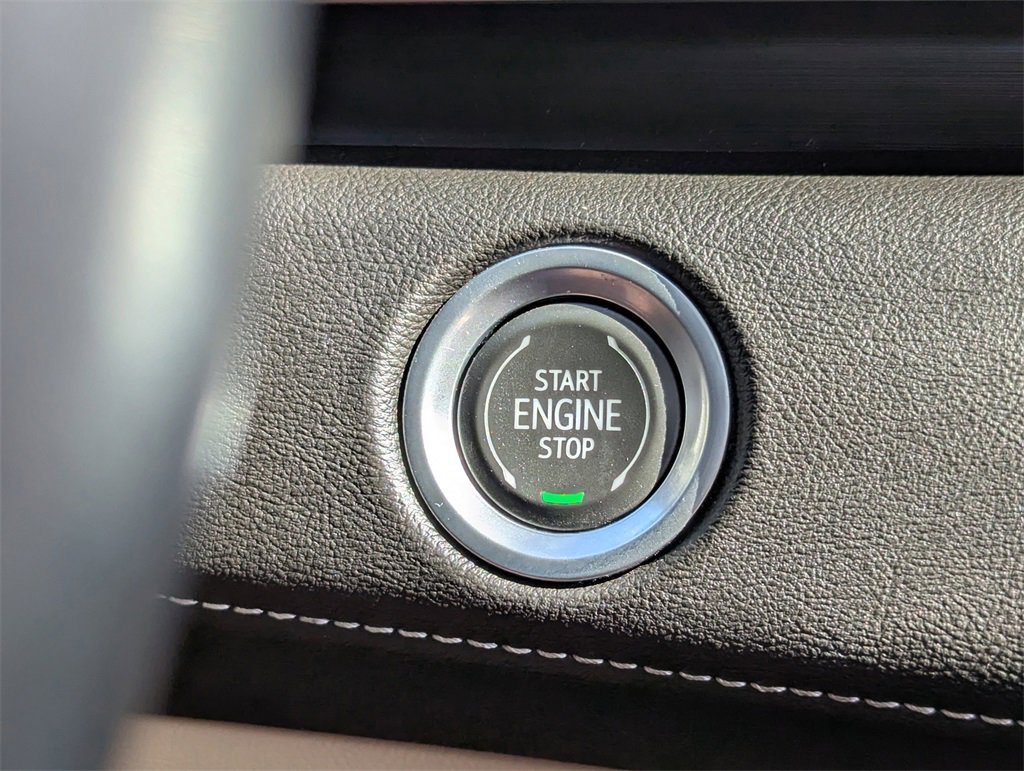 Used 2022 Cadillac Escalade Premium Luxury image 18