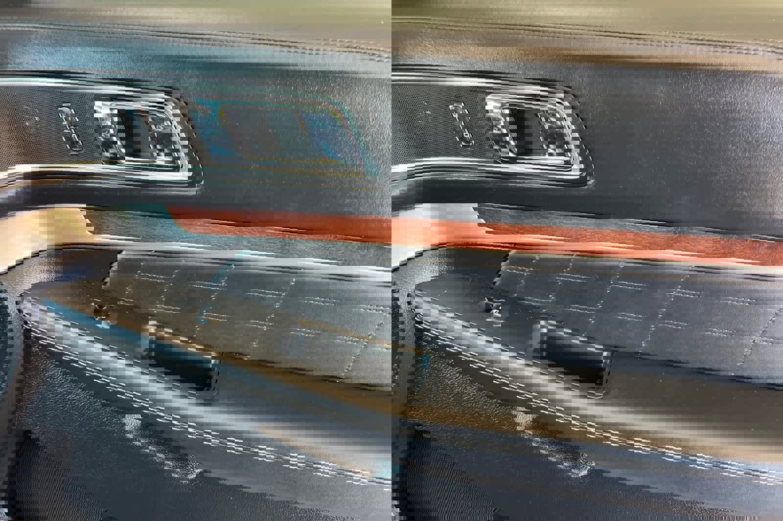 Used 2017 Ford Explorer Platinum image 20