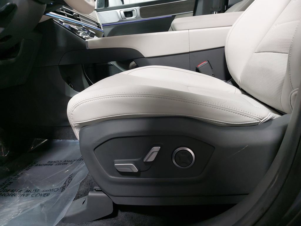 Used 2025 Hyundai Santa Fe Limited image 33