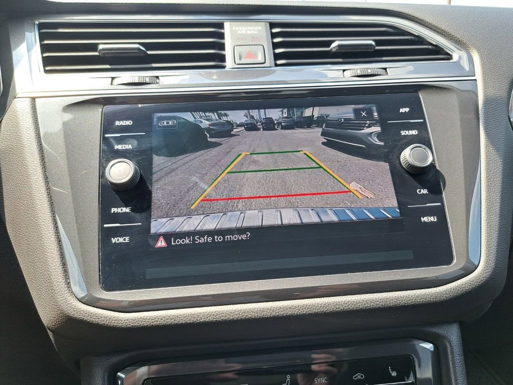 Used 2023 Volkswagen Tiguan SE w/ Panoramic Sunroof Package image 12