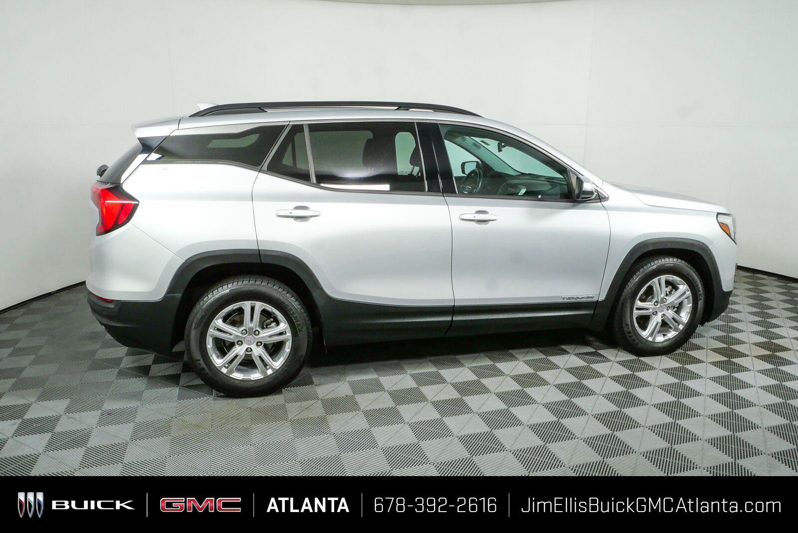 Used 2020 GMC Terrain SLE w/ Driver Convenience Package FWD image 2
