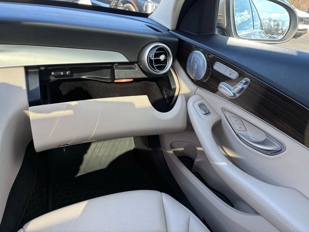 Used 2019 Mercedes-Benz C 300 4MATIC Sedan image 43