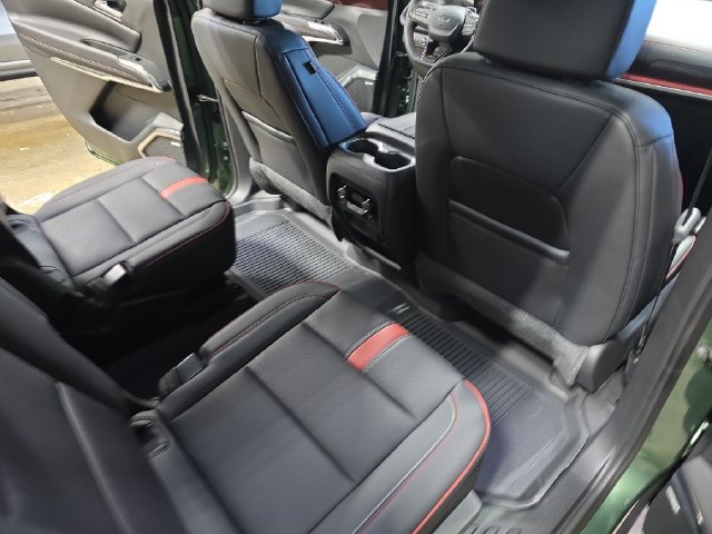 New 2027 Chevrolet Traverse RS w/ LPO, Floor Liner Package AWD/4WD image 12