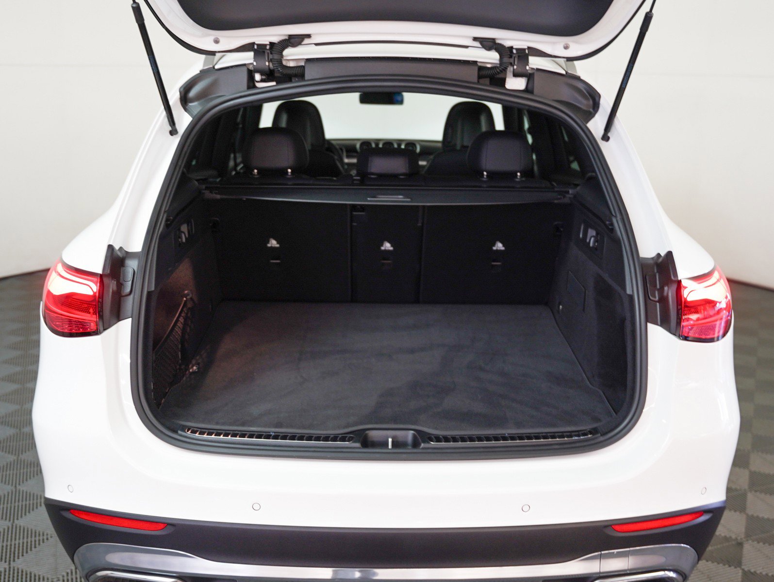 Certified 2026 Mercedes-Benz GLC 300 4MATIC image 8