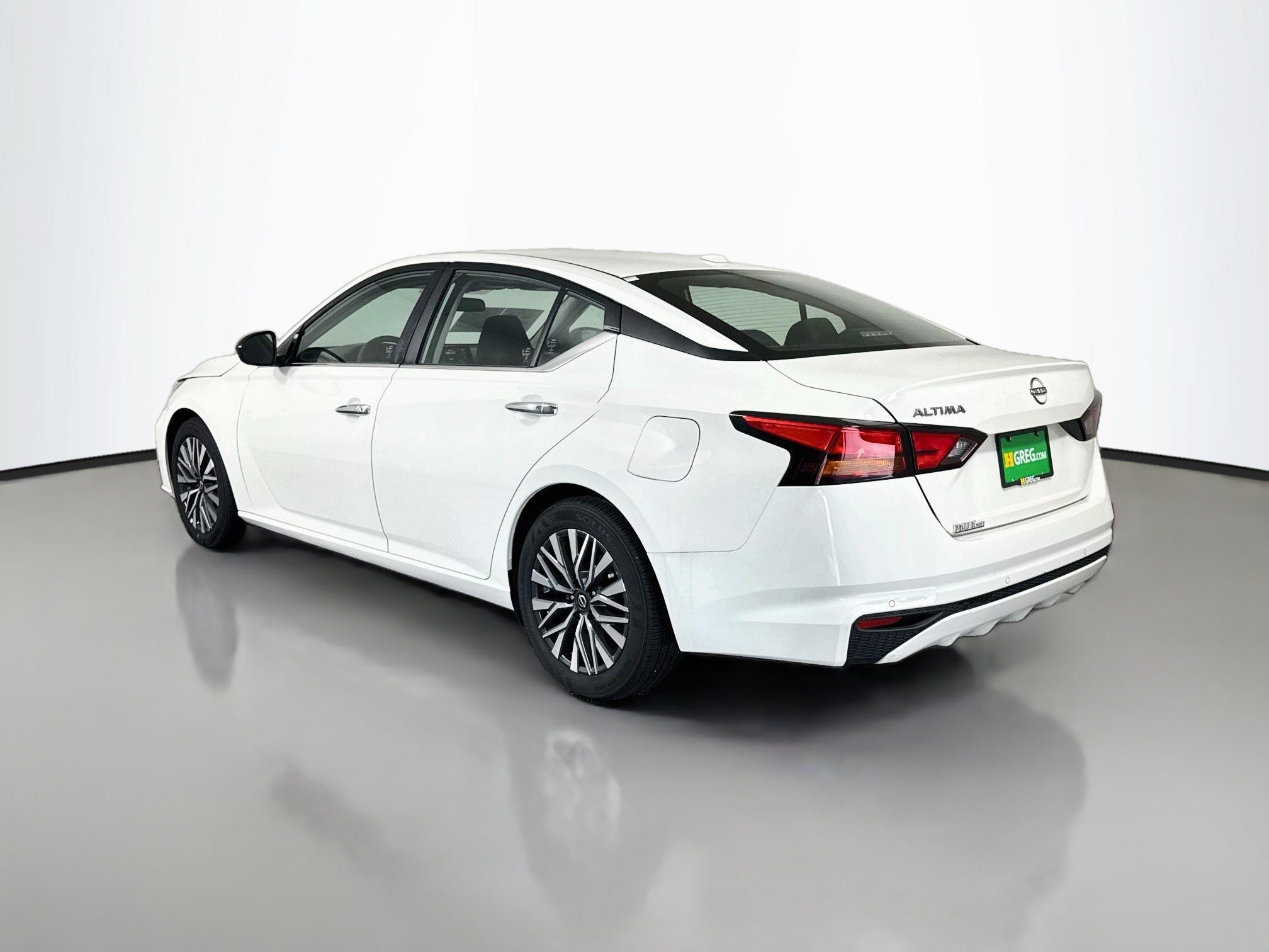 Used 2025 Nissan Altima 2.5 SV FWD image 7