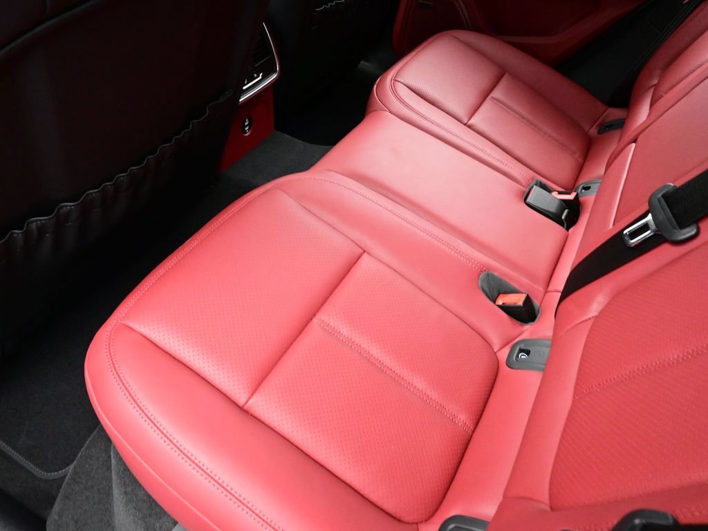Certified 2026 Porsche Macan AWD/4WD image 15