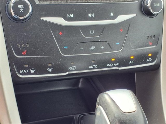 Used 2015 Ford Fusion SE w/ Equipment Group 202A image 9