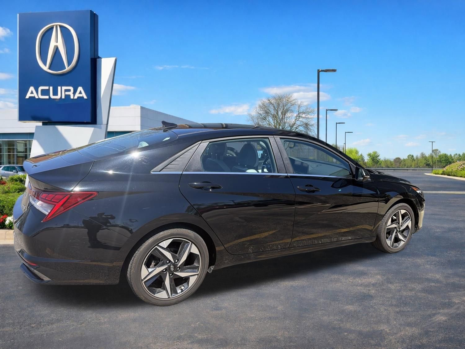 Used 2023 Hyundai Elantra Limited w/ Cargo Package FWD image 6