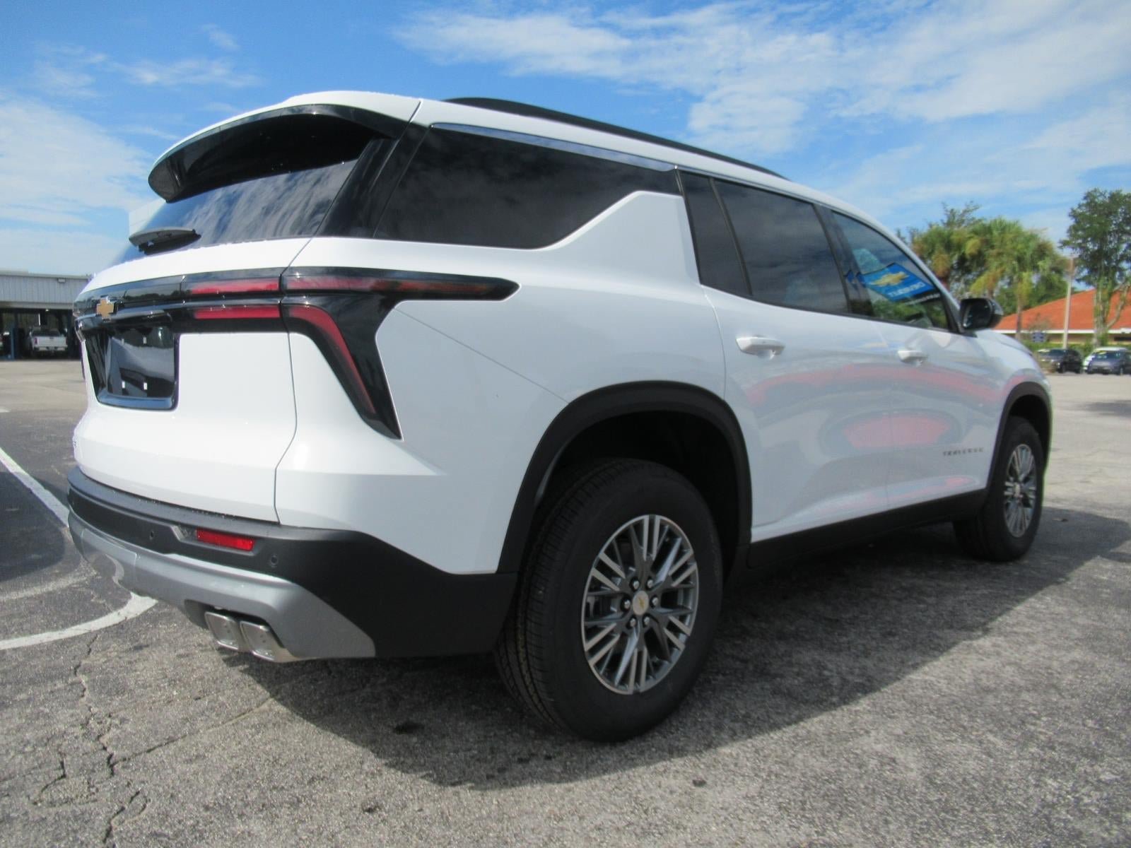 New 2027 Chevrolet Traverse LT FWD image 5