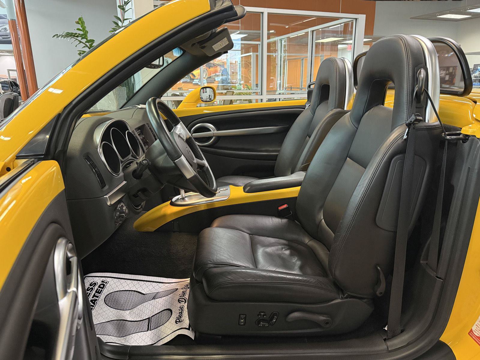 Used 2004 Chevrolet SSR w/ Preferred Equipment Group RWD image 13