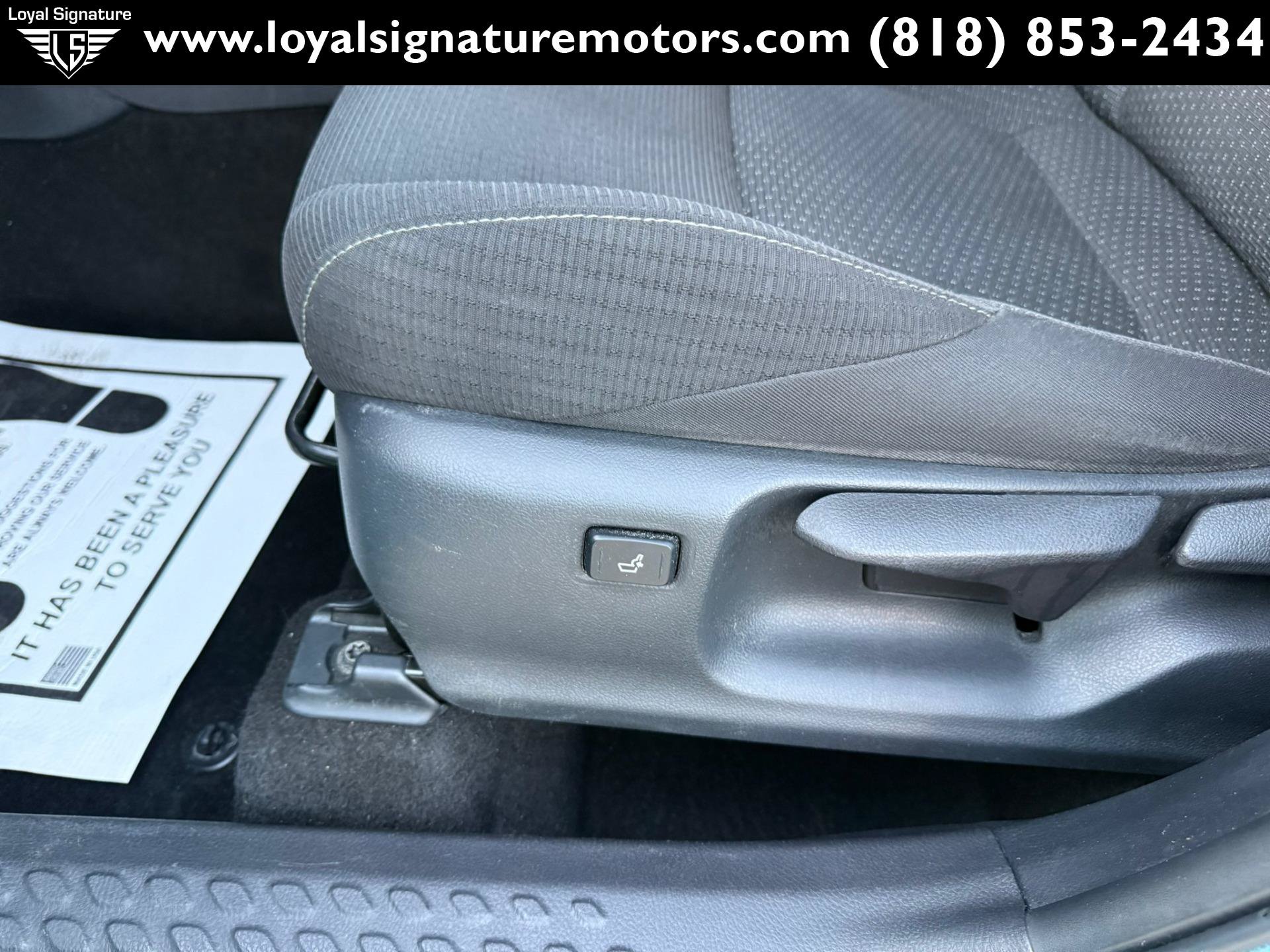 Used 2018 Toyota C-HR XLE FWD image 18