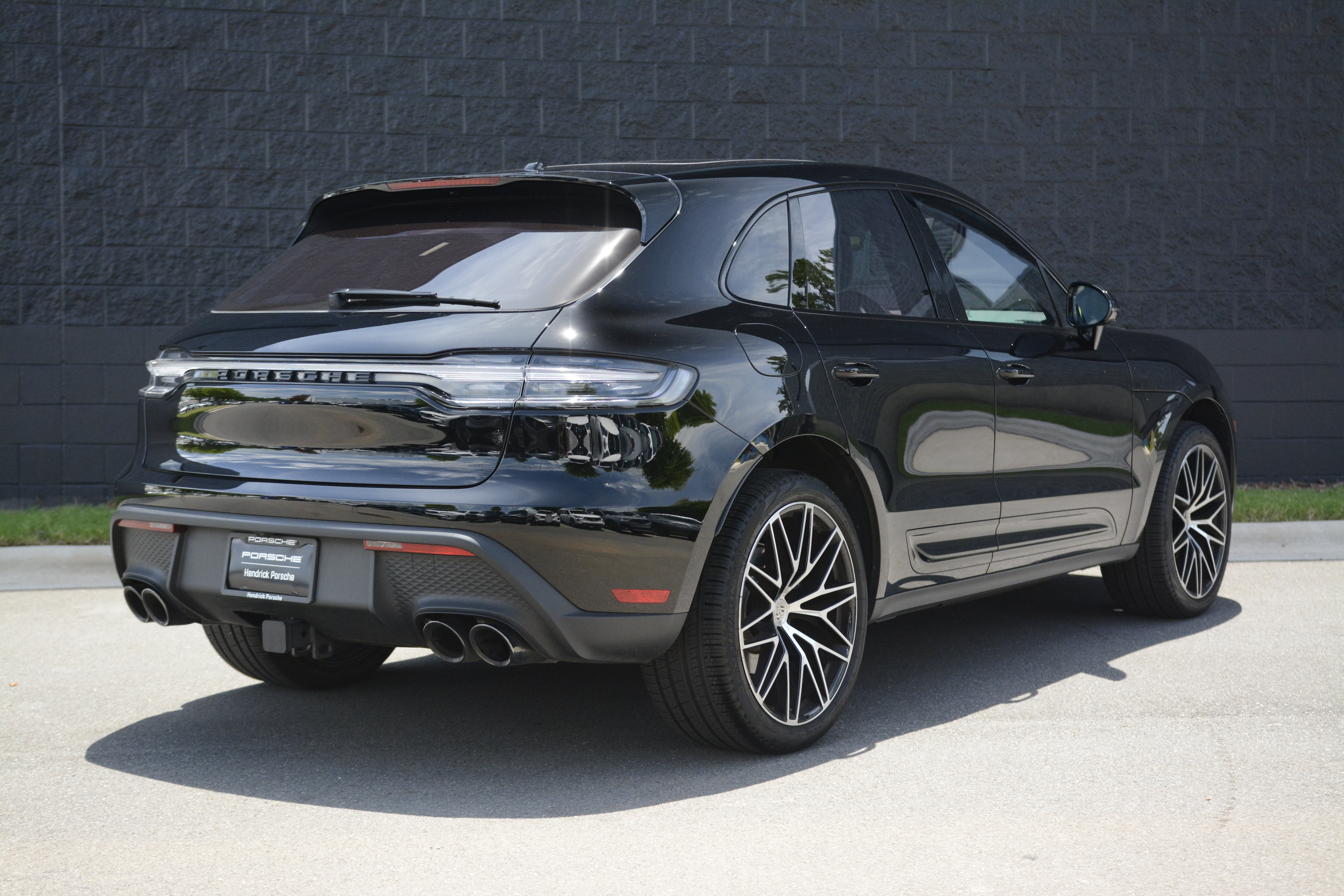 Certified 2026 Porsche Macan AWD/4WD image 9