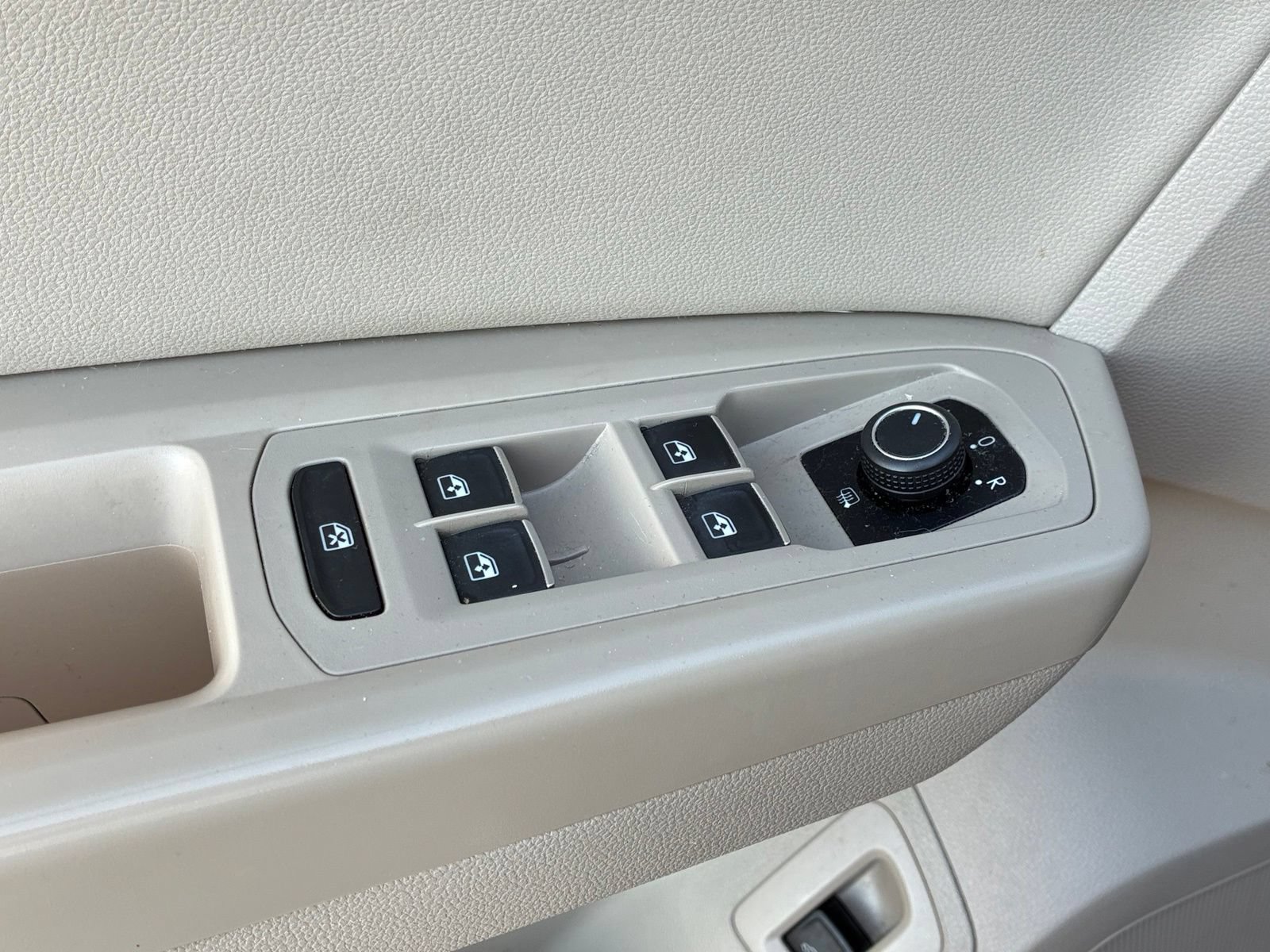 Used 2018 Volkswagen Atlas SE AWD/4WD image 12