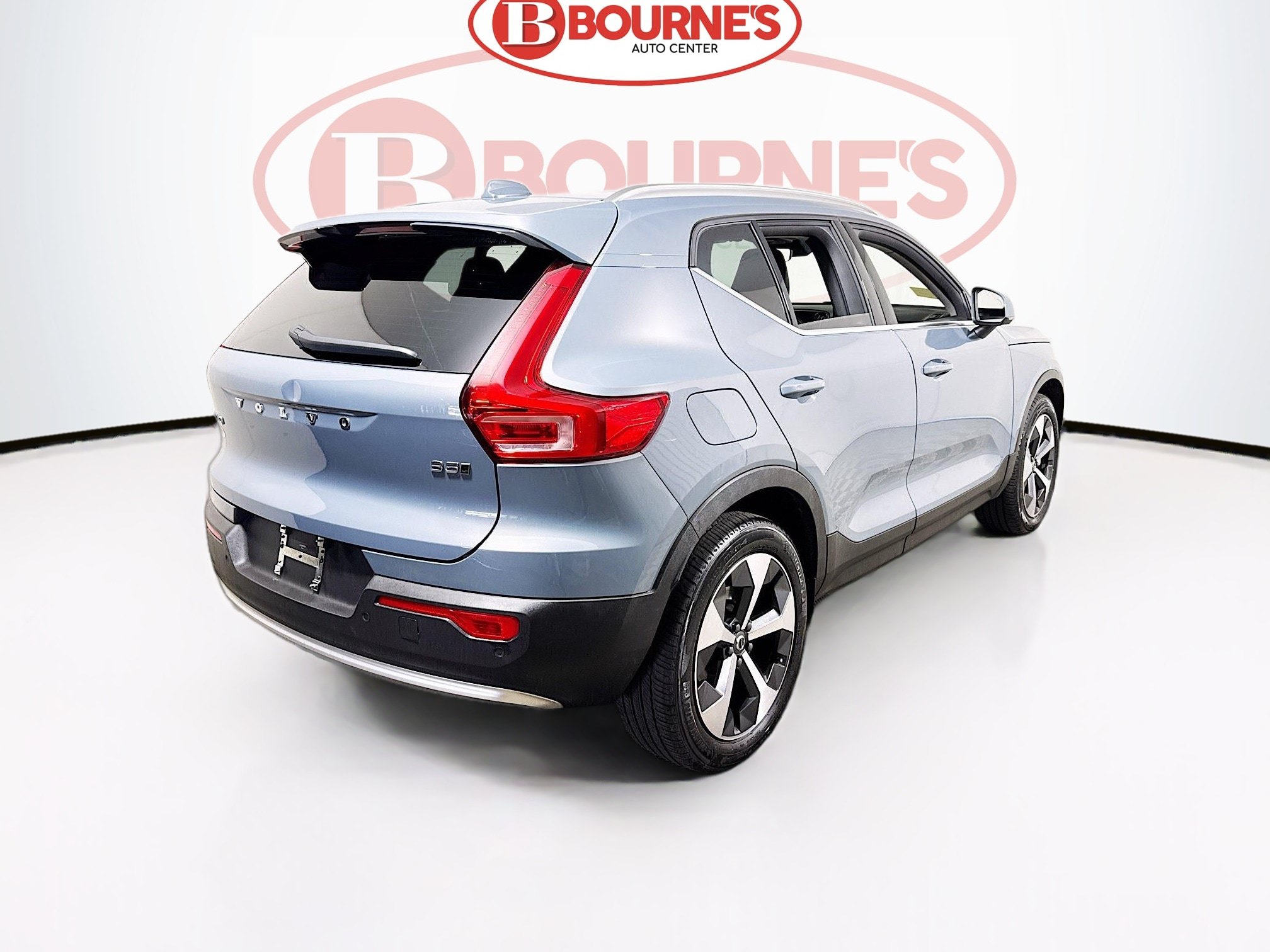 Used 2023 Volvo XC40 B5 Plus w/ Protection Package Premier AWD/4WD image 11