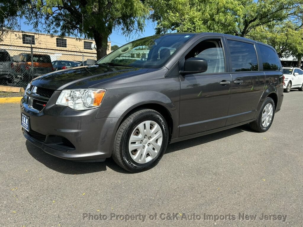 Used 2019 Dodge Grand Caravan SE w/ UConnect Hands-Free Group FWD image 18