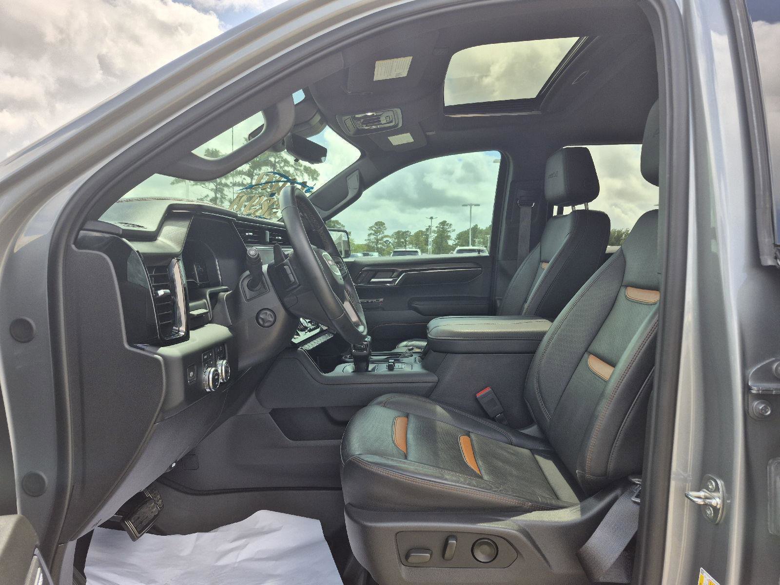 Used 2024 GMC Sierra 1500 AT4 w/ Technology Package AWD/4WD image 3