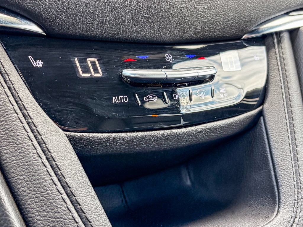Certified 2025 Cadillac XT6 Luxury FWD image 24