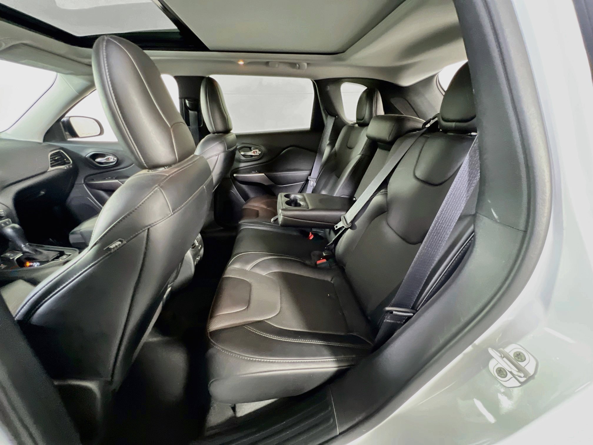 Used 2022 Jeep Cherokee Limited AWD/4WD image 24