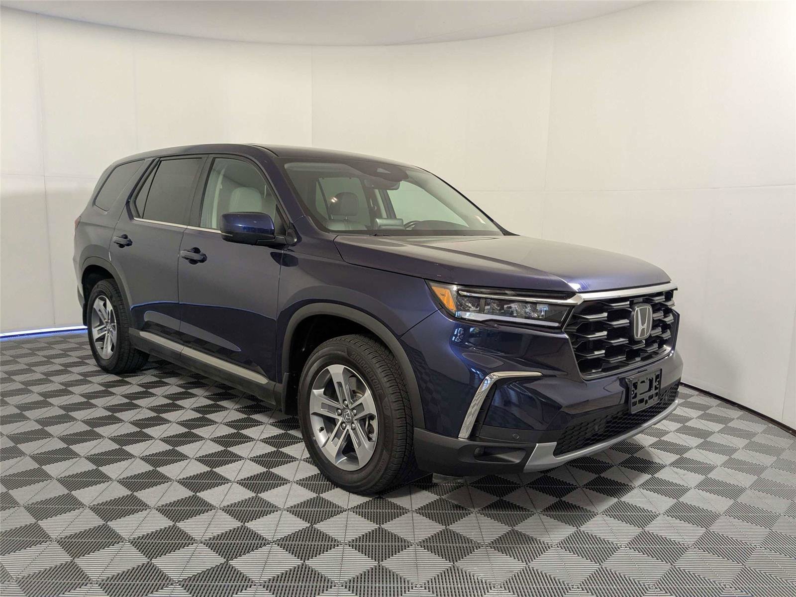 Used 2024 Honda Pilot EX-L image 3