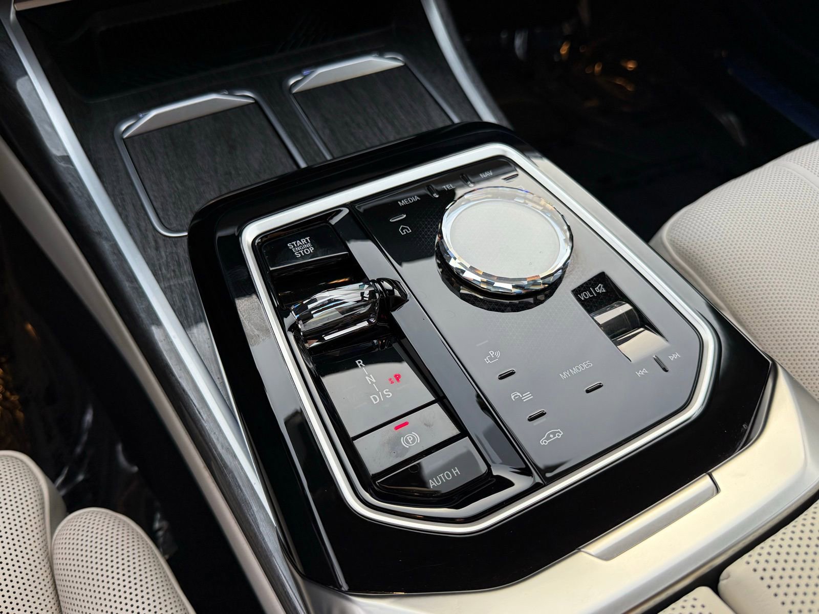 Used 2025 BMW 760i xDrive image 29