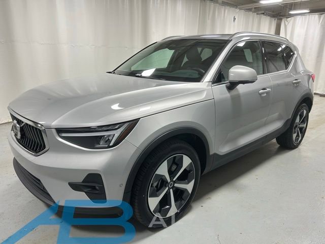 Used 2025 Volvo XC40 B5 Plus