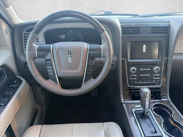 Used 2015 Lincoln Navigator L 2WD image 12