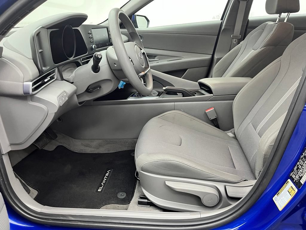 Used 2023 Hyundai Elantra SE FWD image 17