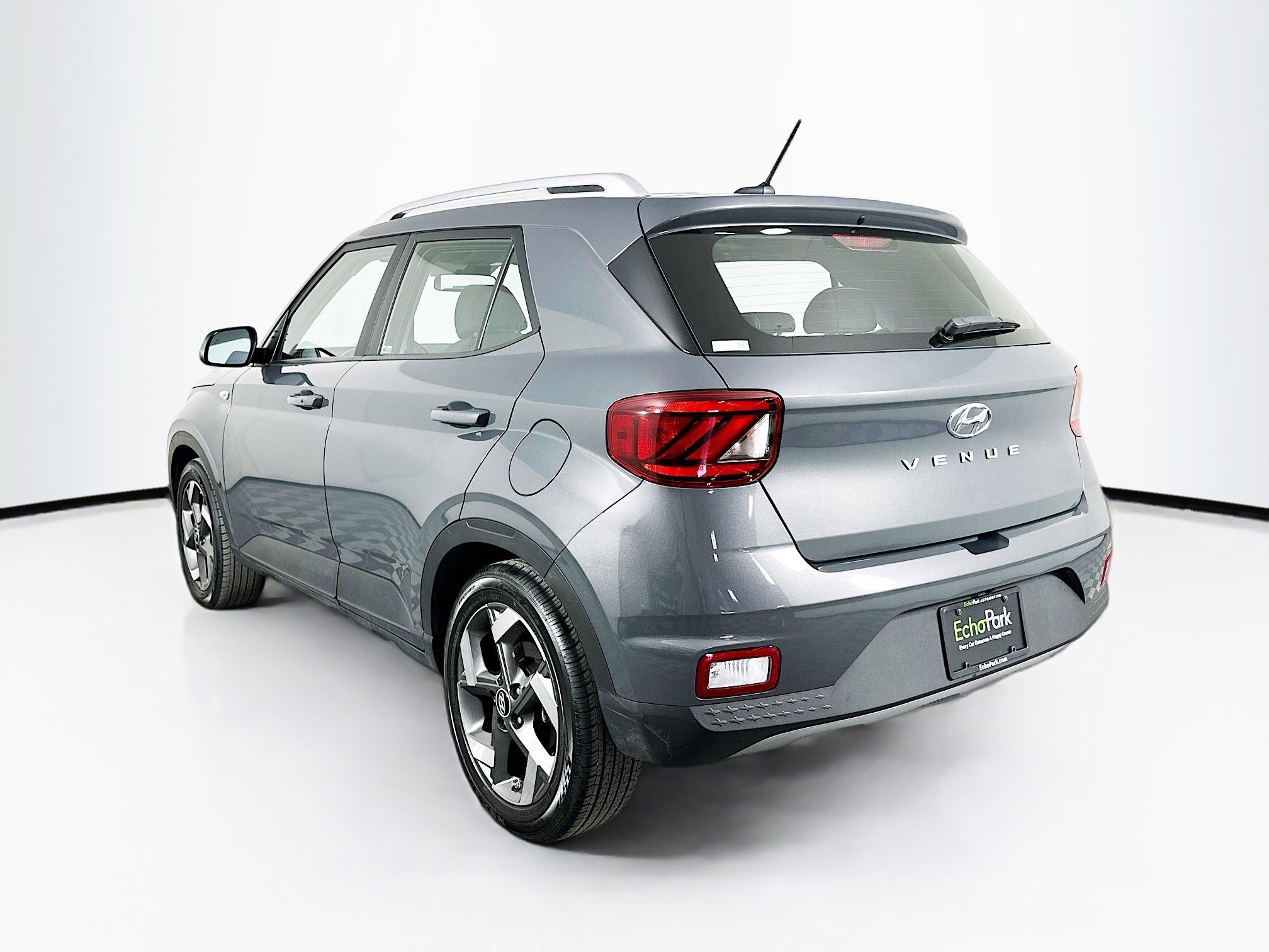 Used 2025 Hyundai Venue SEL image 5