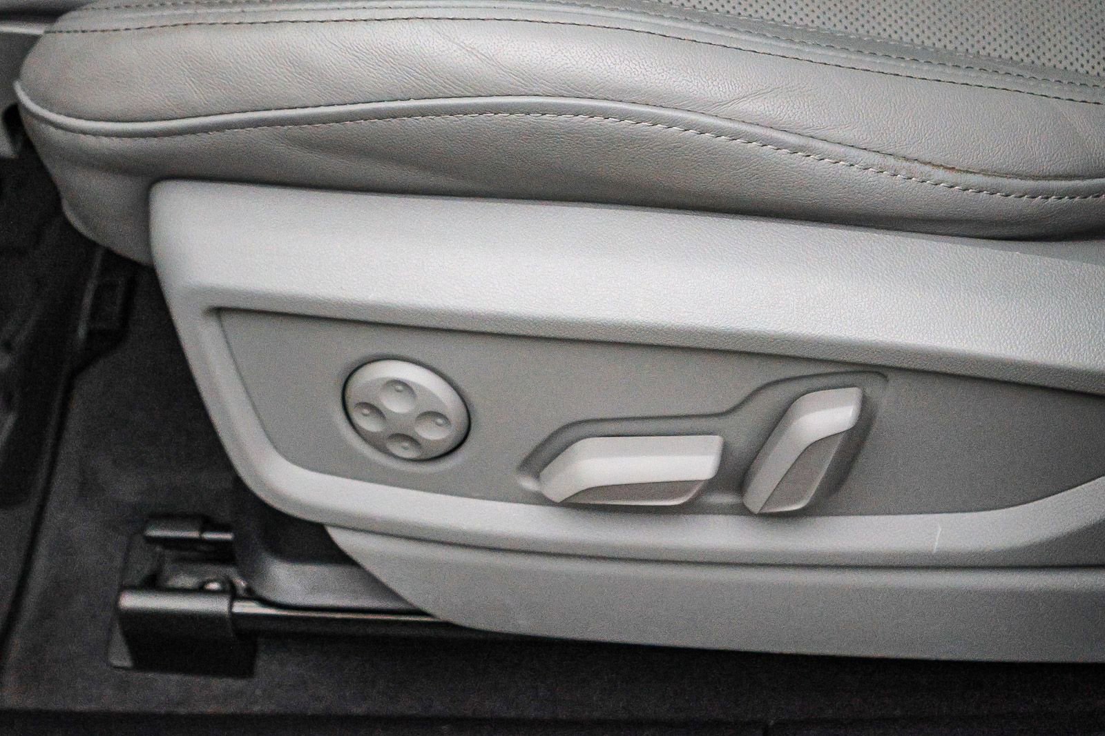 Used 2022 Audi Q5 e Prestige w/ Prestige Package image 32