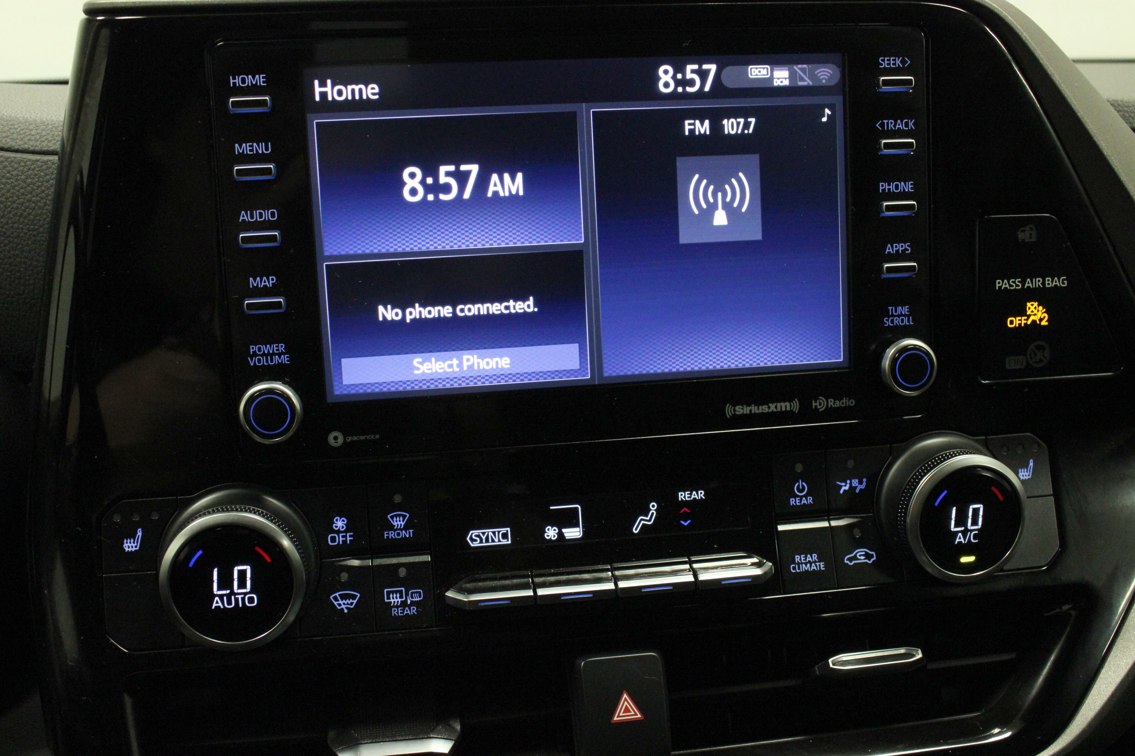 Used 2022 Toyota Highlander XLE AWD/4WD image 28