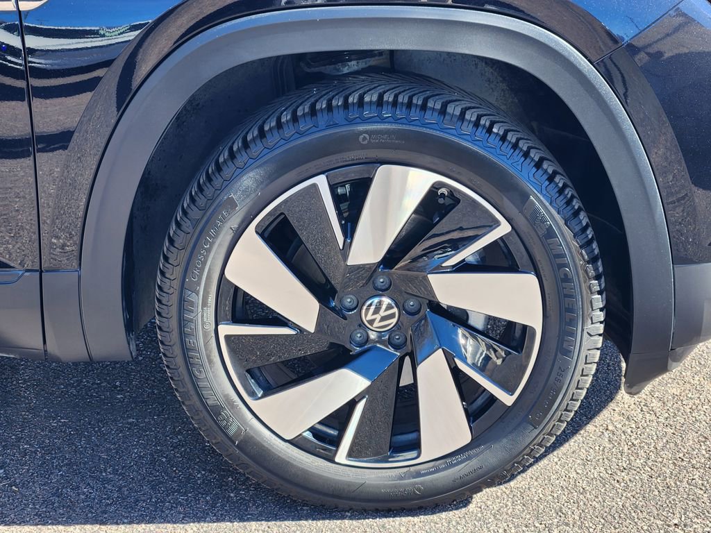 Used 2024 Volkswagen Atlas Cross Sport SE image 29